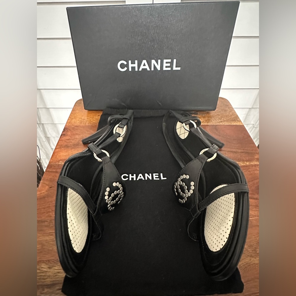 GENUINE CHANEL SLING BACK HEEL SANDALS.  SIZE 40 Gorgeous and Great Condition - Picture 4 of 16